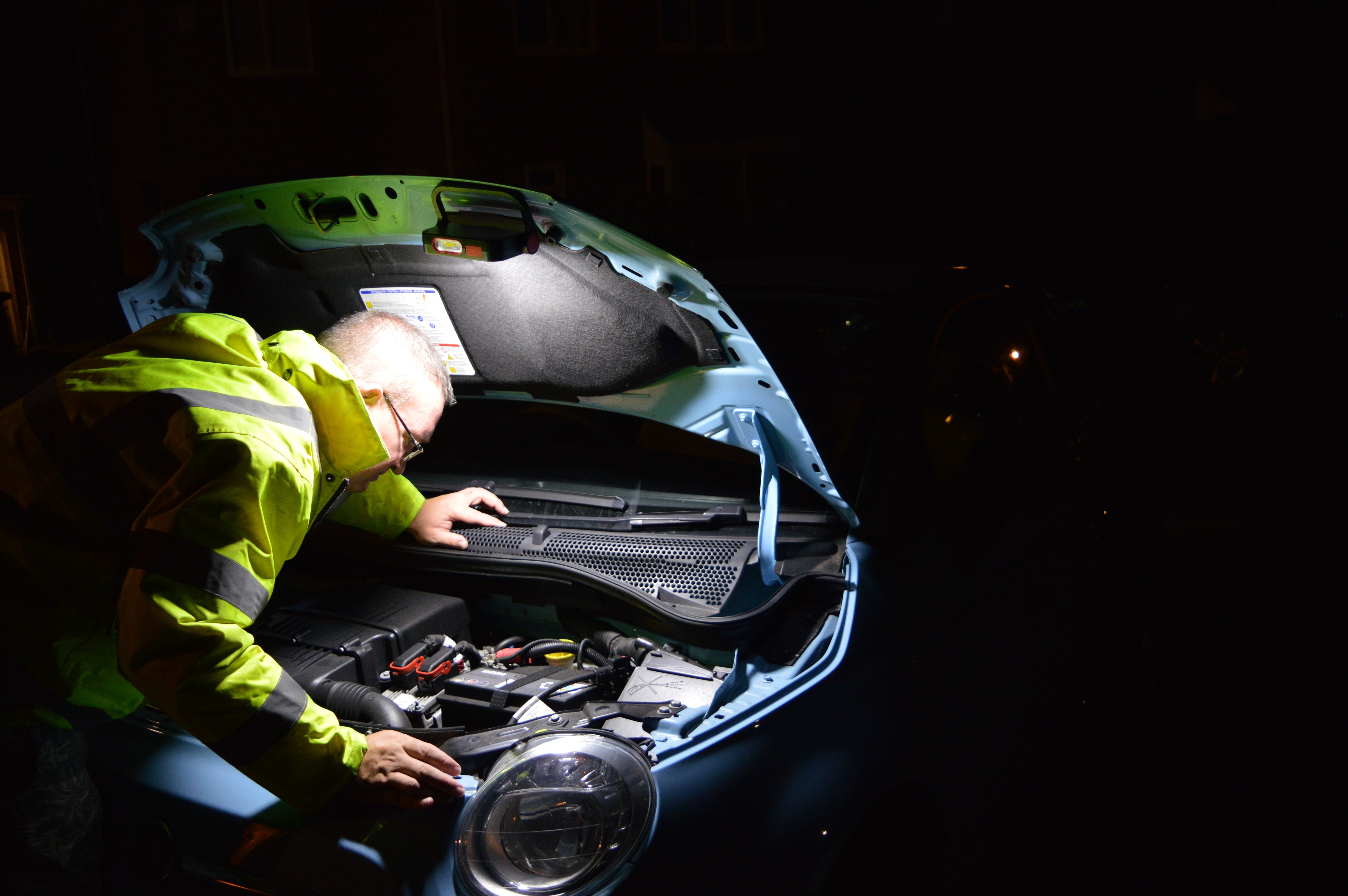 StarBooster | 500 Lumens | Rechargeable Car Jump starter